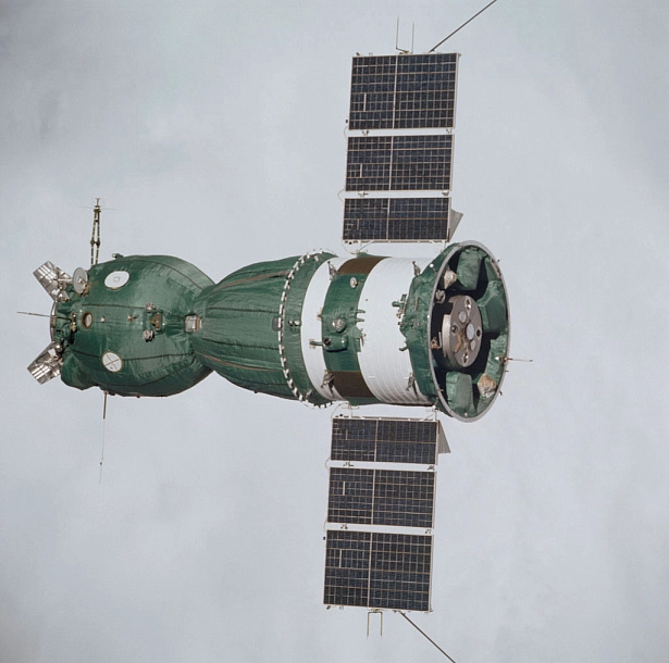 Стыковка корабля «Союз-19» Стыковка корабля «Союз-19»